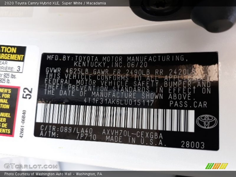 Super White / Macadamia 2020 Toyota Camry Hybrid XLE