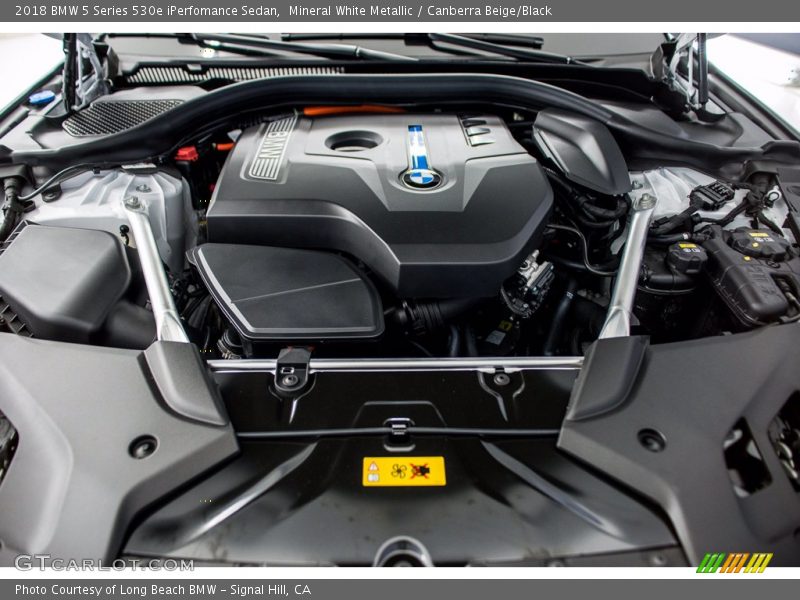 Mineral White Metallic / Canberra Beige/Black 2018 BMW 5 Series 530e iPerfomance Sedan