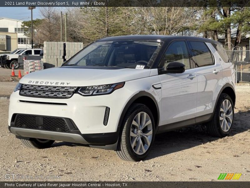 Front 3/4 View of 2021 Discovery Sport S