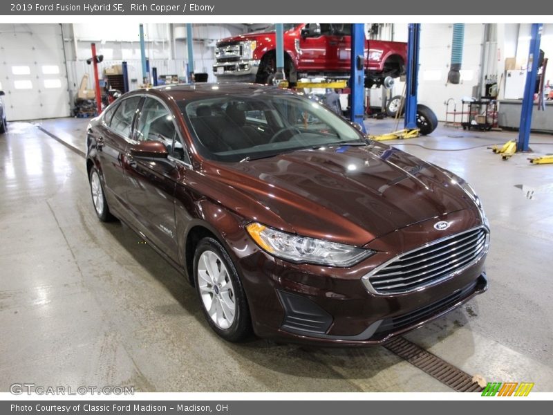 Front 3/4 View of 2019 Fusion Hybrid SE