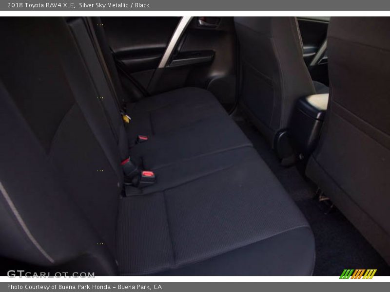 Silver Sky Metallic / Black 2018 Toyota RAV4 XLE