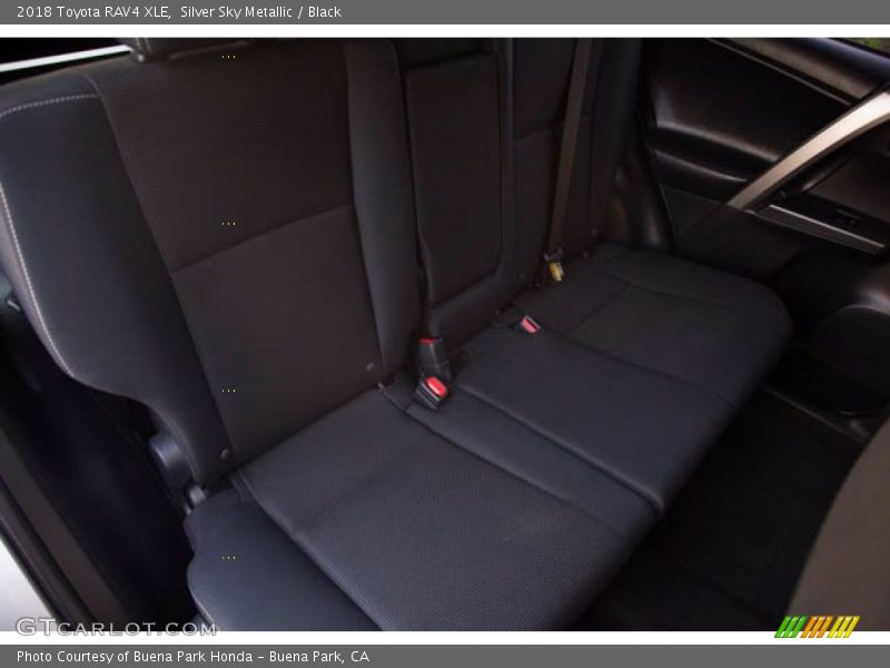 Silver Sky Metallic / Black 2018 Toyota RAV4 XLE