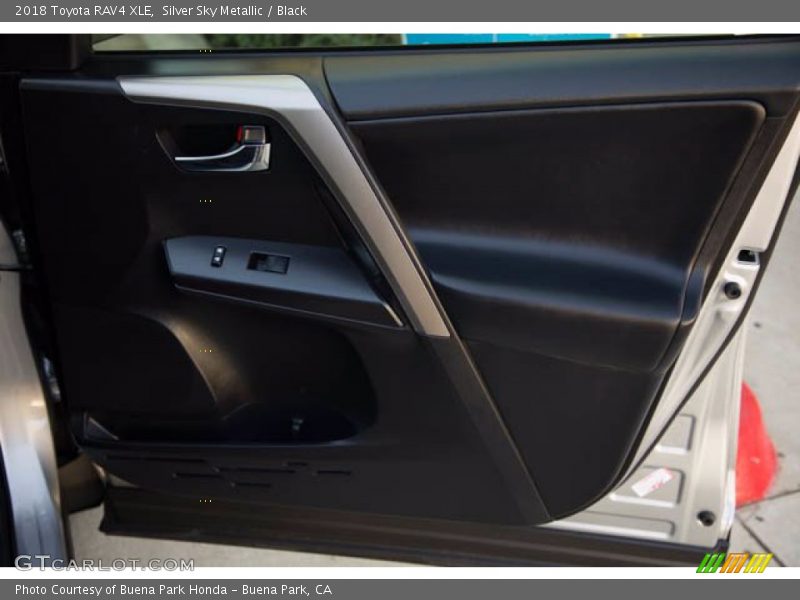 Silver Sky Metallic / Black 2018 Toyota RAV4 XLE