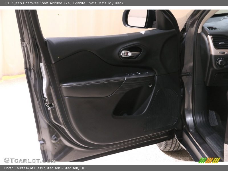 Granite Crystal Metallic / Black 2017 Jeep Cherokee Sport Altitude 4x4