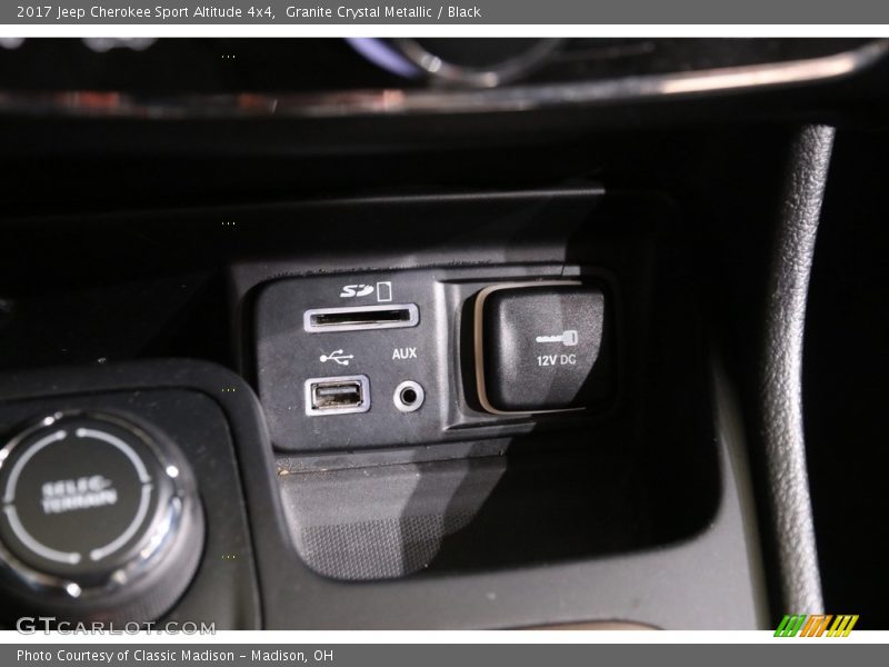 Granite Crystal Metallic / Black 2017 Jeep Cherokee Sport Altitude 4x4