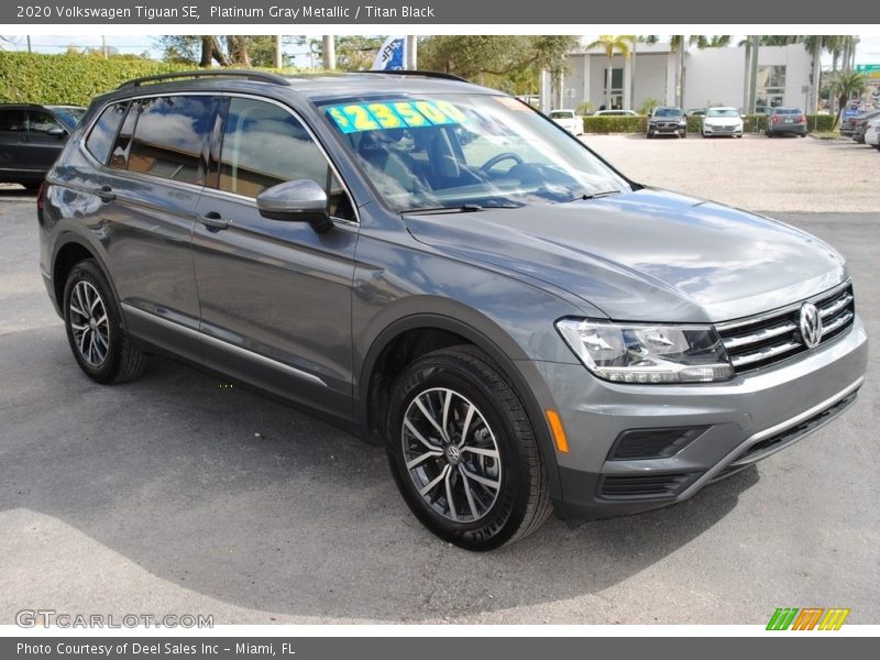 Platinum Gray Metallic / Titan Black 2020 Volkswagen Tiguan SE