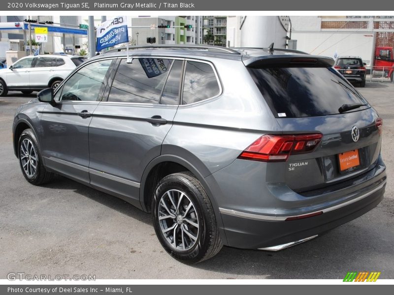 Platinum Gray Metallic / Titan Black 2020 Volkswagen Tiguan SE