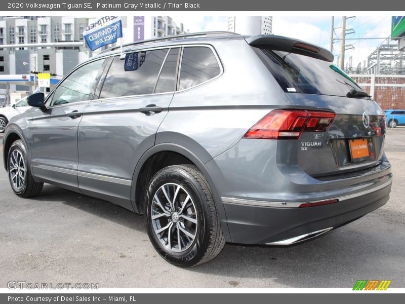 Platinum Gray Metallic / Titan Black 2020 Volkswagen Tiguan SE