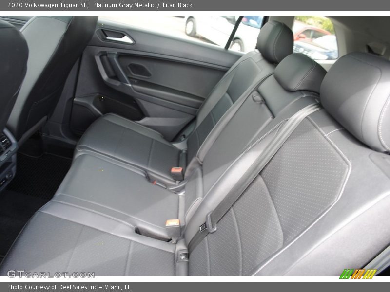 Platinum Gray Metallic / Titan Black 2020 Volkswagen Tiguan SE