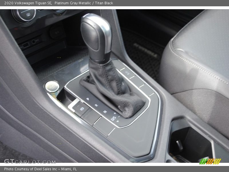 Platinum Gray Metallic / Titan Black 2020 Volkswagen Tiguan SE