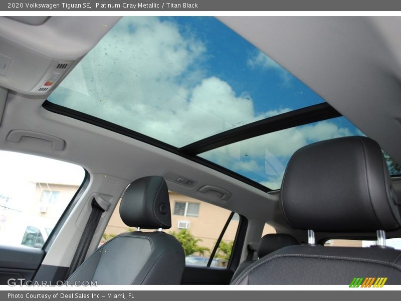 Platinum Gray Metallic / Titan Black 2020 Volkswagen Tiguan SE
