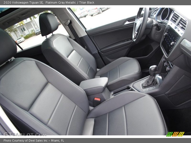 Platinum Gray Metallic / Titan Black 2020 Volkswagen Tiguan SE