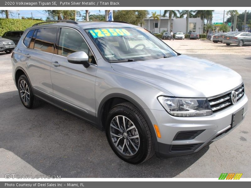Front 3/4 View of 2020 Tiguan SE