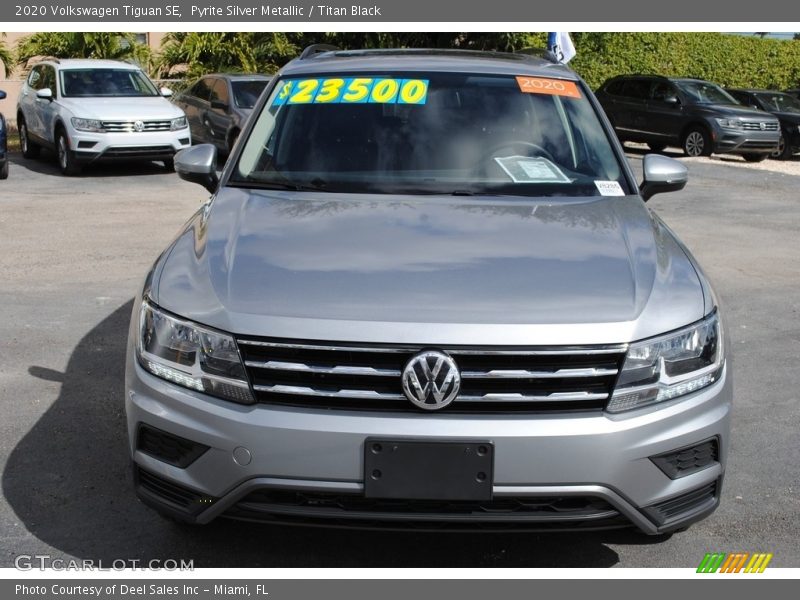 Pyrite Silver Metallic / Titan Black 2020 Volkswagen Tiguan SE