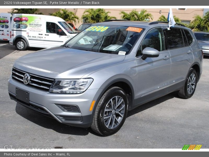 Pyrite Silver Metallic / Titan Black 2020 Volkswagen Tiguan SE