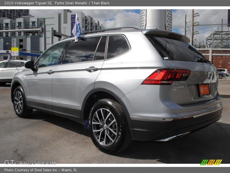 Pyrite Silver Metallic / Titan Black 2020 Volkswagen Tiguan SE