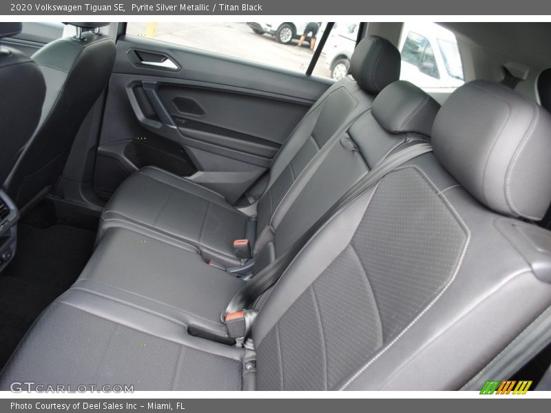 Pyrite Silver Metallic / Titan Black 2020 Volkswagen Tiguan SE