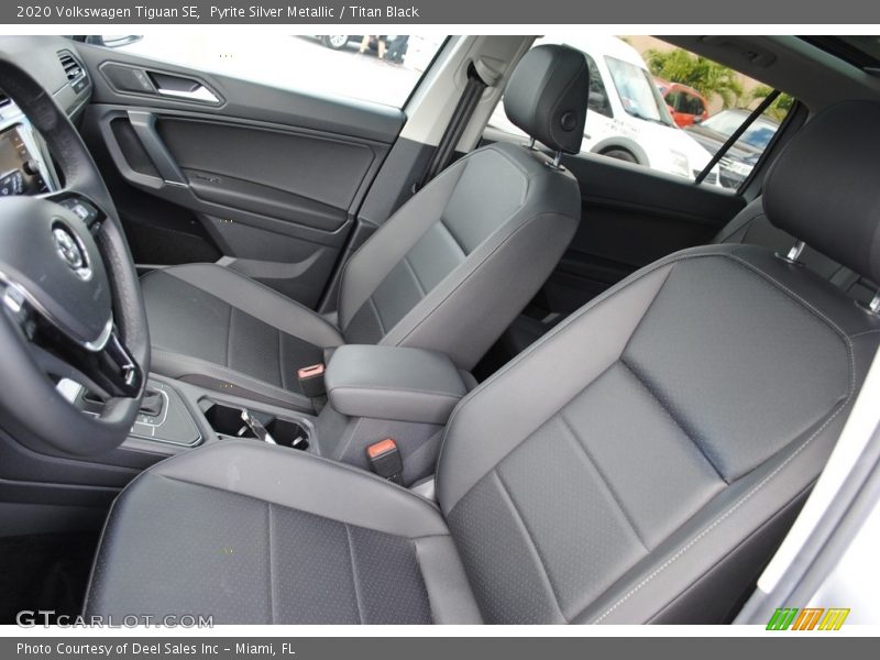 Pyrite Silver Metallic / Titan Black 2020 Volkswagen Tiguan SE