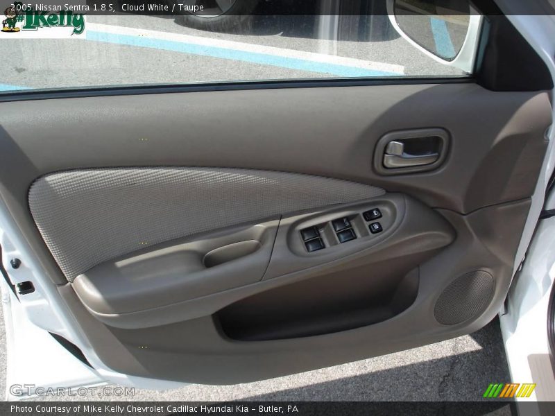 Cloud White / Taupe 2005 Nissan Sentra 1.8 S