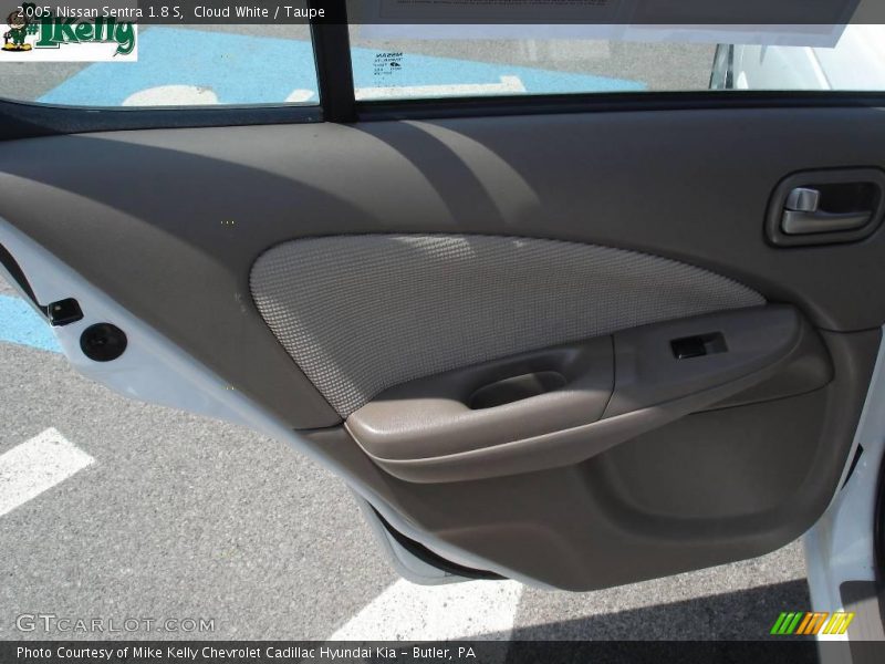 Cloud White / Taupe 2005 Nissan Sentra 1.8 S
