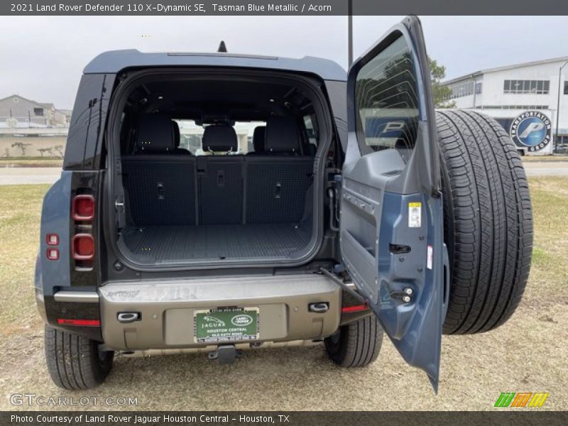  2021 Defender 110 X-Dynamic SE Trunk
