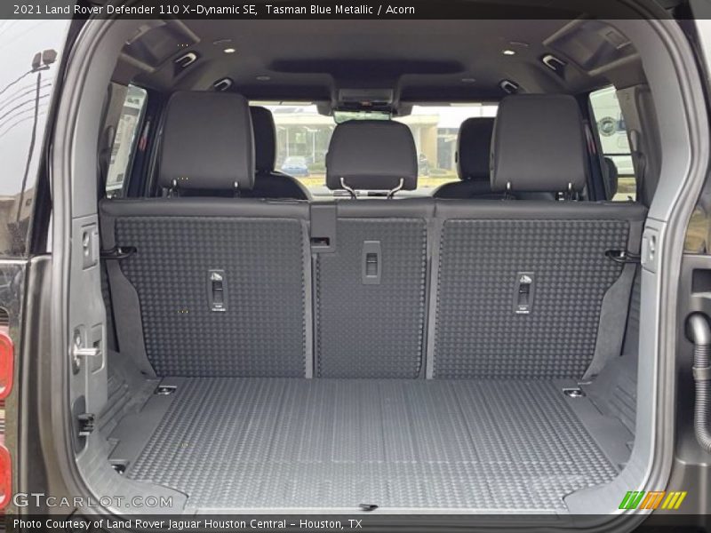  2021 Defender 110 X-Dynamic SE Trunk