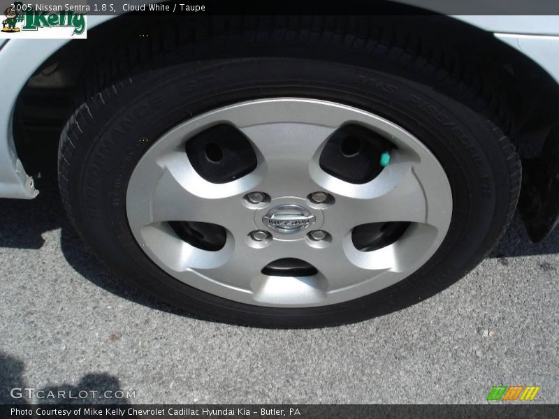 Cloud White / Taupe 2005 Nissan Sentra 1.8 S