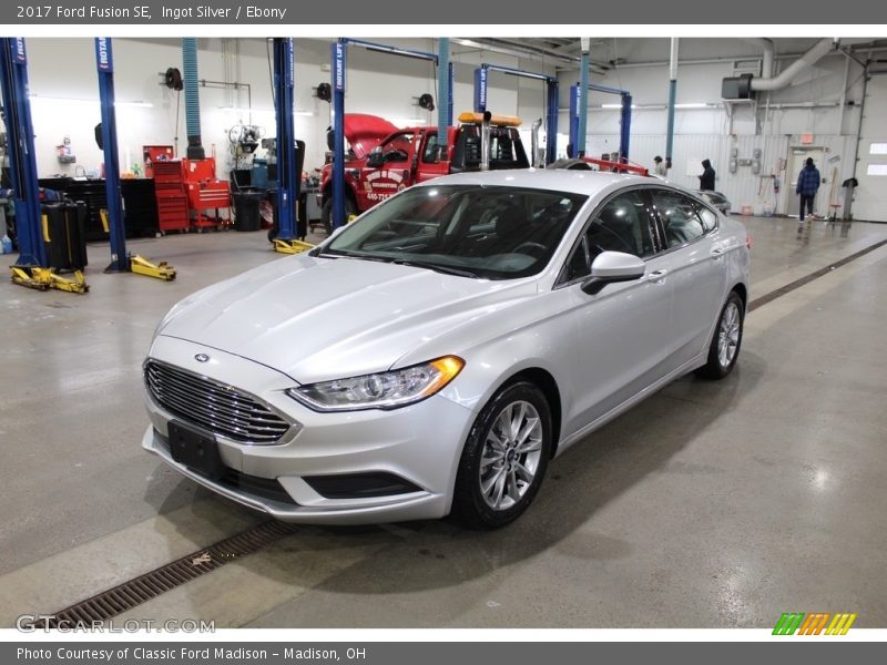 Ingot Silver / Ebony 2017 Ford Fusion SE