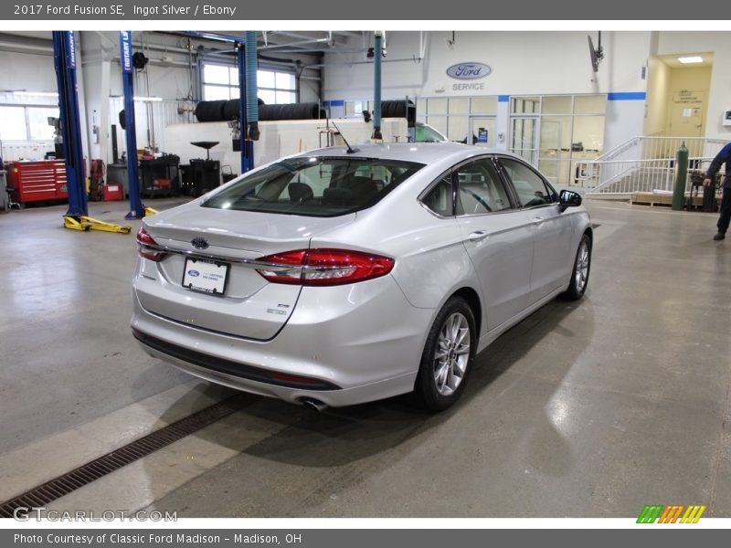 Ingot Silver / Ebony 2017 Ford Fusion SE