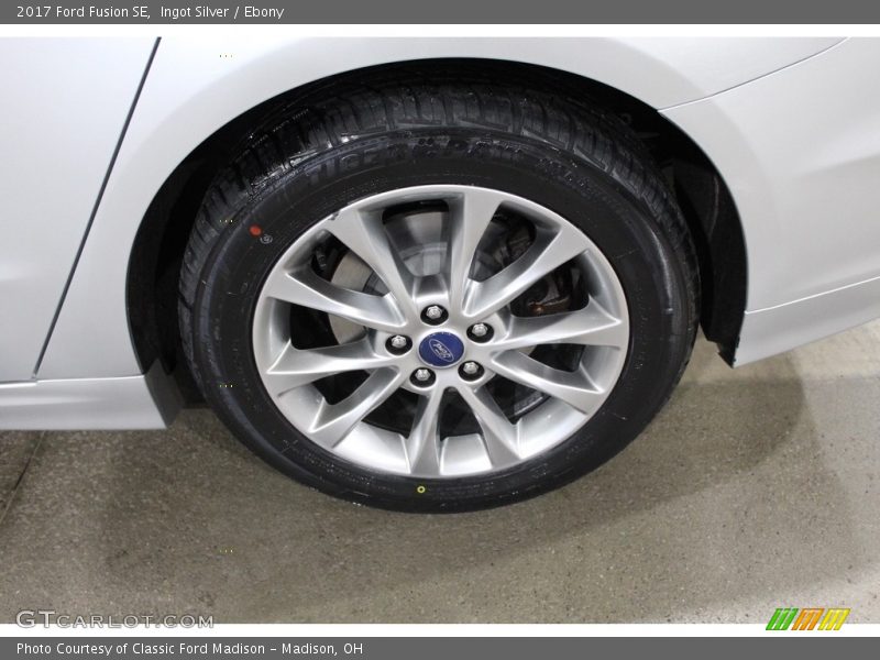 Ingot Silver / Ebony 2017 Ford Fusion SE