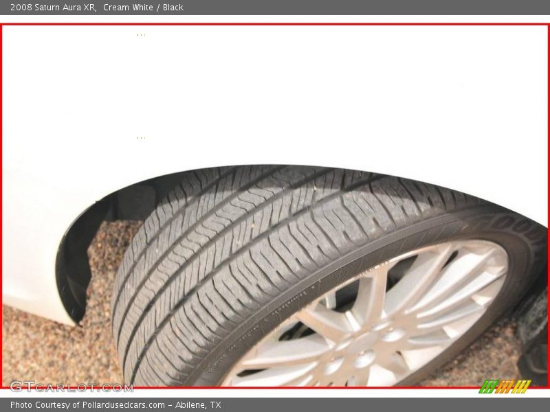 Cream White / Black 2008 Saturn Aura XR
