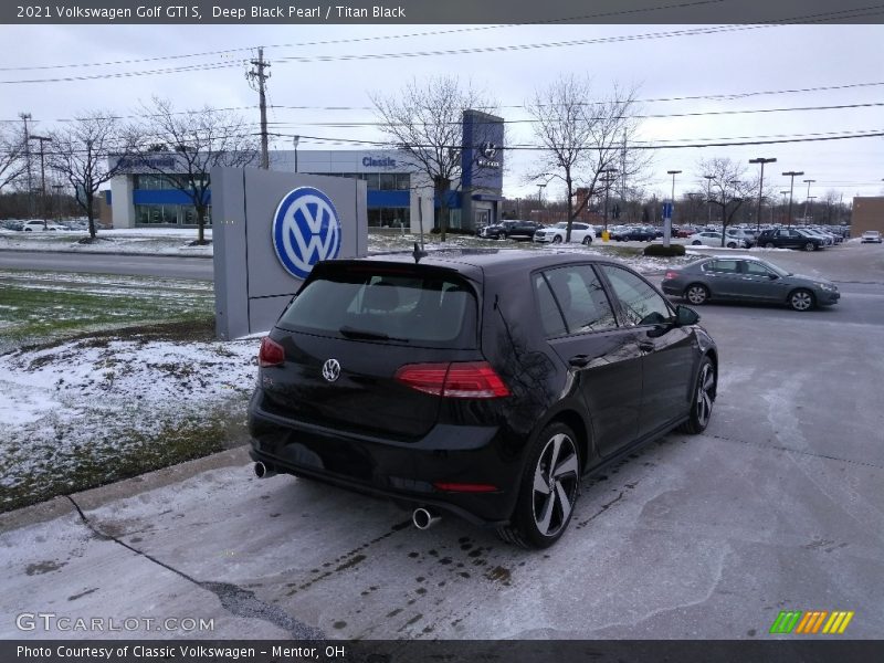 Deep Black Pearl / Titan Black 2021 Volkswagen Golf GTI S