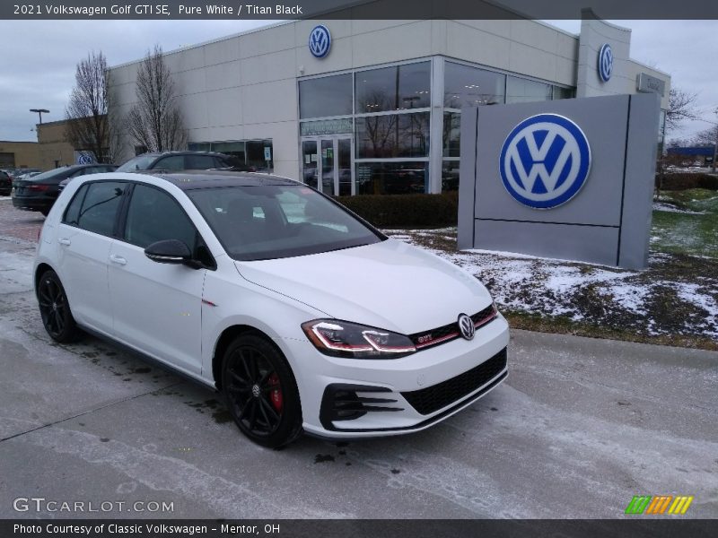 Front 3/4 View of 2021 Golf GTI SE