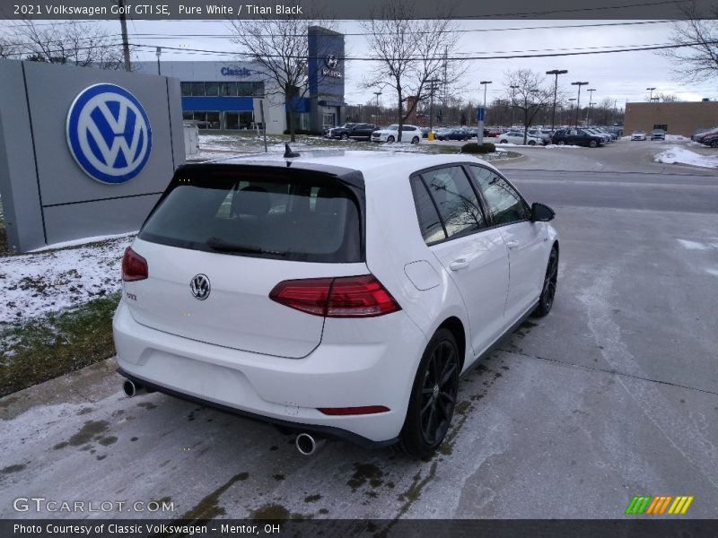 Pure White / Titan Black 2021 Volkswagen Golf GTI SE