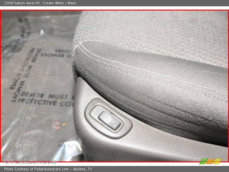 Cream White / Black 2008 Saturn Aura XR