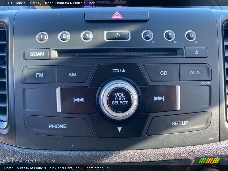 Urban Titanium Metallic / Black 2016 Honda CR-V SE
