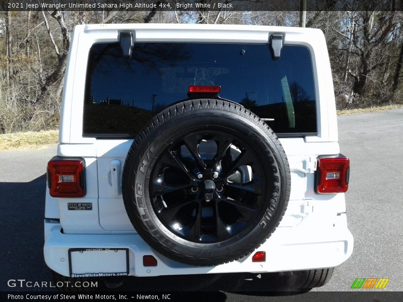 Bright White / Black 2021 Jeep Wrangler Unlimited Sahara High Altitude 4x4