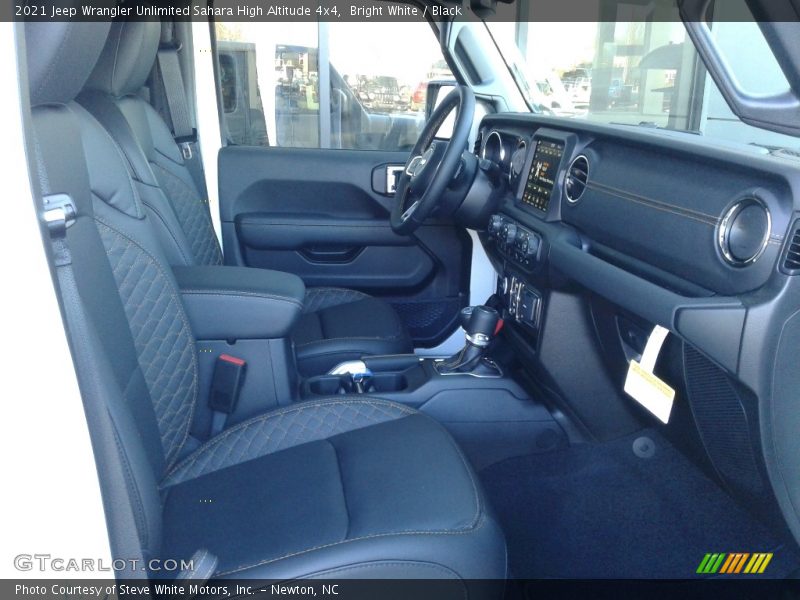Bright White / Black 2021 Jeep Wrangler Unlimited Sahara High Altitude 4x4