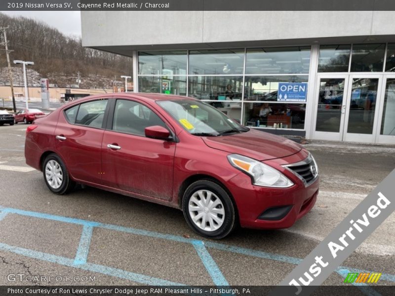 Cayenne Red Metallic / Charcoal 2019 Nissan Versa SV
