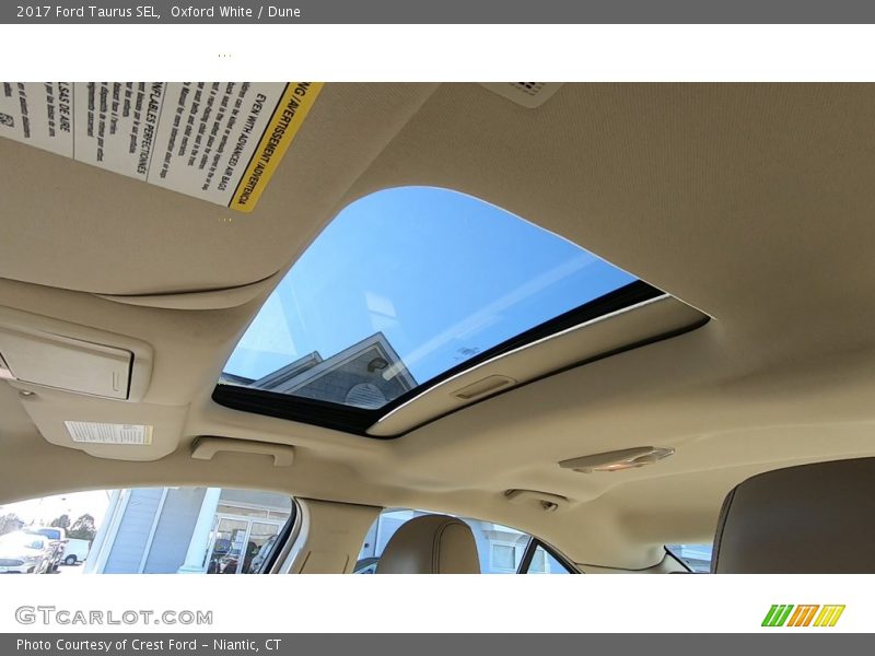 Oxford White / Dune 2017 Ford Taurus SEL