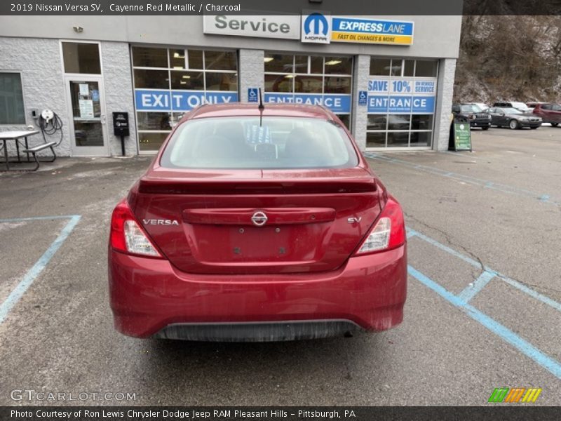 Cayenne Red Metallic / Charcoal 2019 Nissan Versa SV