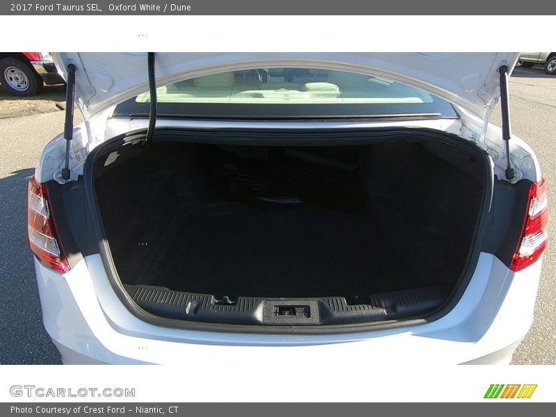 Oxford White / Dune 2017 Ford Taurus SEL