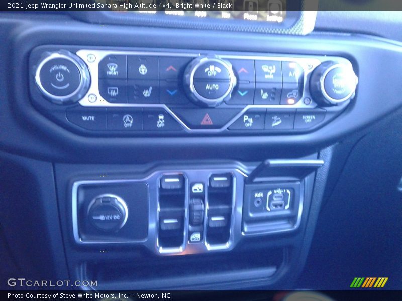 Bright White / Black 2021 Jeep Wrangler Unlimited Sahara High Altitude 4x4