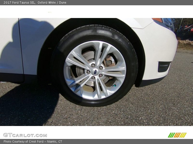 Oxford White / Dune 2017 Ford Taurus SEL