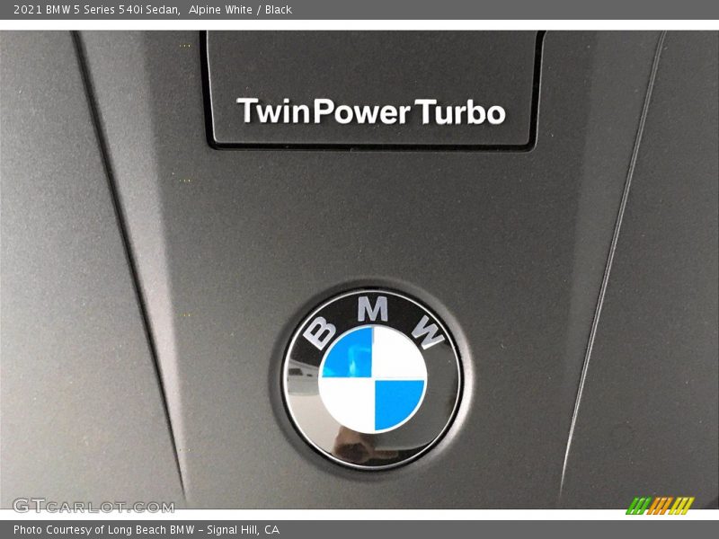 Alpine White / Black 2021 BMW 5 Series 540i Sedan