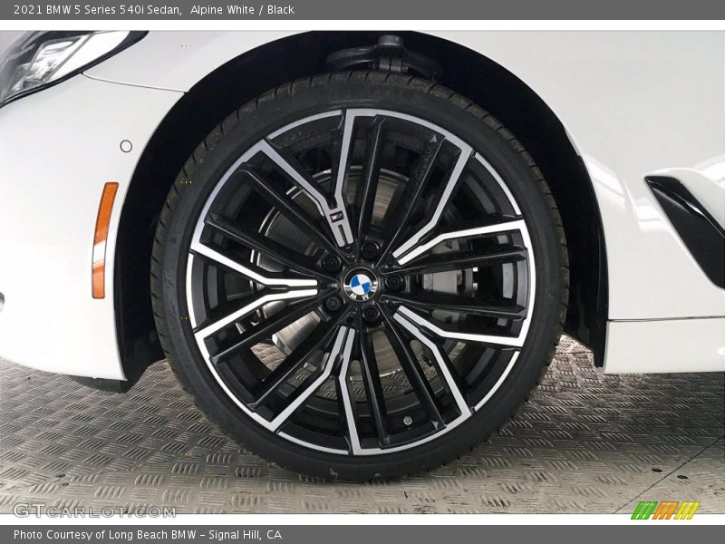 Alpine White / Black 2021 BMW 5 Series 540i Sedan