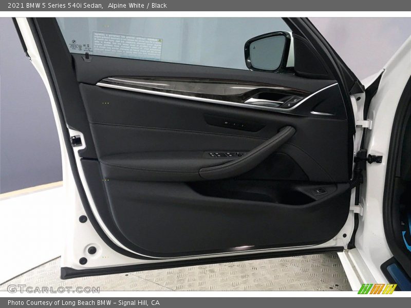 Alpine White / Black 2021 BMW 5 Series 540i Sedan
