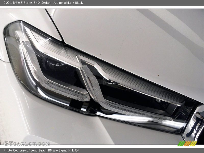 Alpine White / Black 2021 BMW 5 Series 540i Sedan