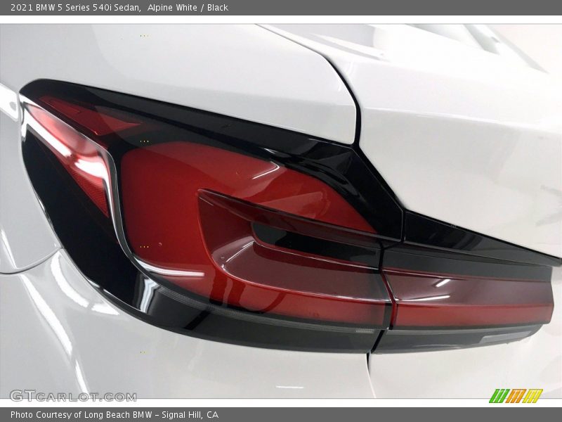 Alpine White / Black 2021 BMW 5 Series 540i Sedan