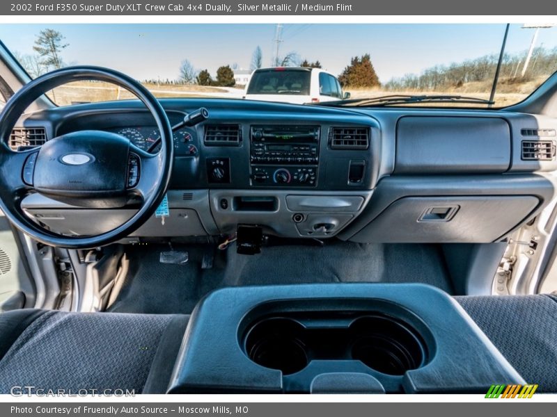 Dashboard of 2002 F350 Super Duty XLT Crew Cab 4x4 Dually